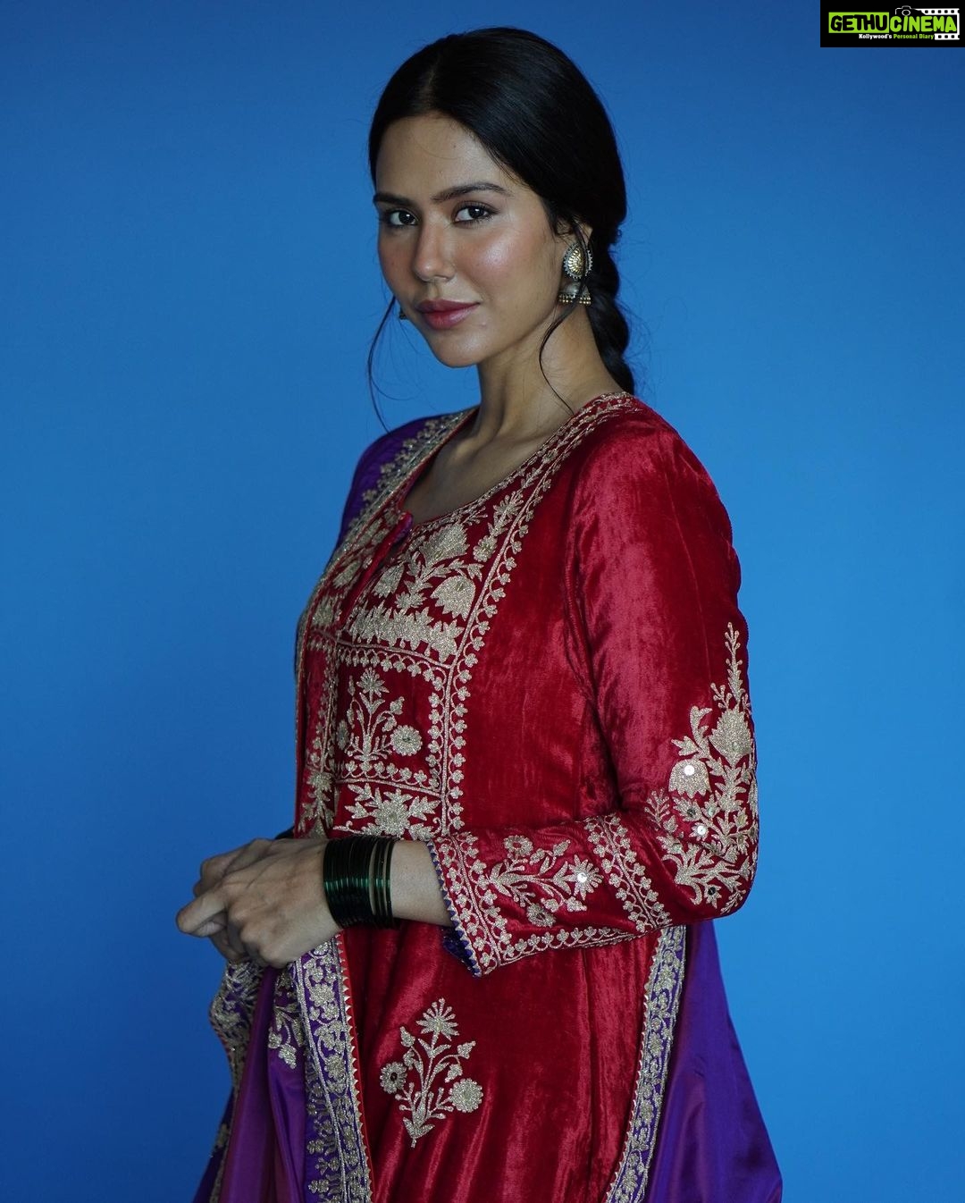 Sonam Bajwa Instagram - Unedited, unfiltered, but Me..
