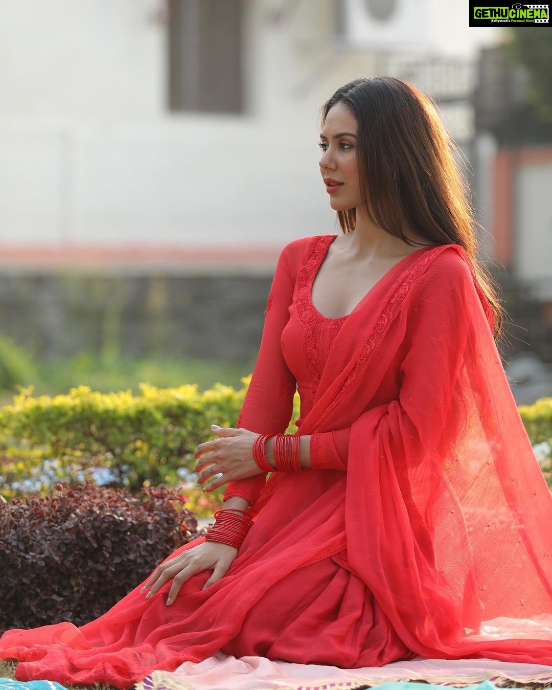 Sonam Bajwa Instagram - Meet ‘Mannat’ from ‘Main Viyah Nahi Karona tere Naal’ ….❤️❤️ Punjab University vale phir ghaint hi hunde ya ki nahi?? Releasing Worldwide 4th March 2022