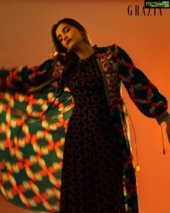 Sonam Kapoor Instagram - I’ve followed Pallavi’s work for a while now and I admire the free-spiritedness that she brings to her design. Her work has an avant garde feel to it that I think makes her clothes stand apart. There is so much to love — free flowing silhouettes, the use of Indian craft in a modern way, the ability to wear her clothes casually or to stun the red carpet — the range is incredible. I love what I’m wearing here. Just feels effortless. Printed dress and wrap jacket, both by @shopverb, crystal earrings: @zaynbysunena Photographs: @vishwaphotographyofficial Fashion Director: @pashamalwani Make-up: @artinayar Hair: @bbhiral Words: @tanya.91 Assisted by (Styling): @nishthaparwani @nahidnawaaz #Grazia #magazine #fashion #september #homegrown #craftsman #Indiandesigner #indianfashion #craft #artisan #verbbypallavisinghee