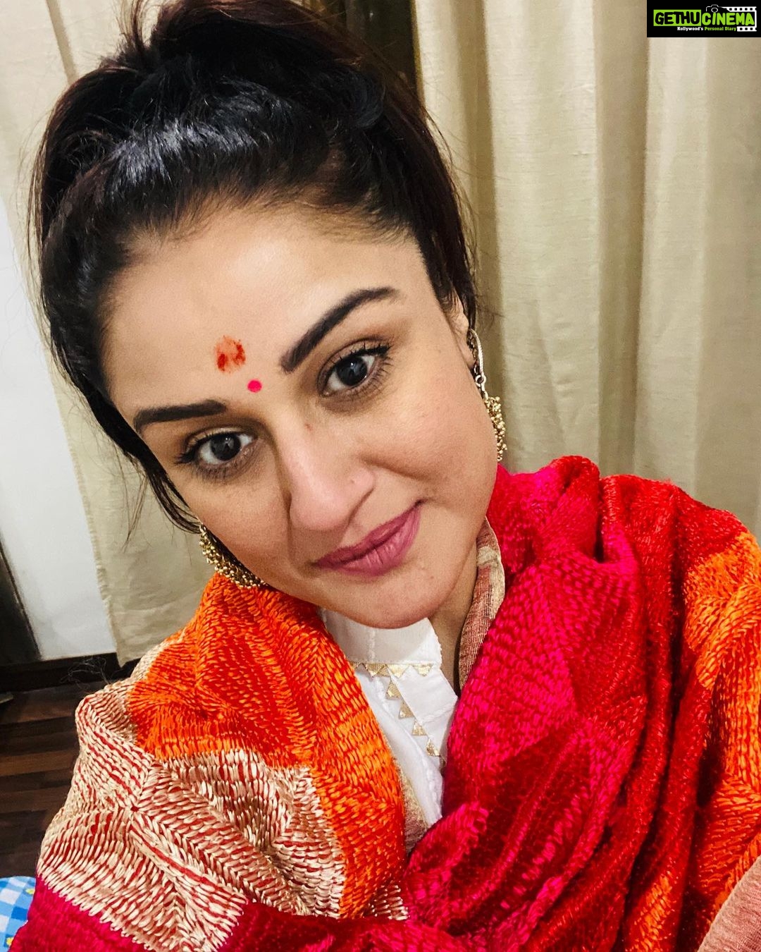 Sonia Agarwal Instagram - #friendswedding #soniaagarwal #home #family #pooja #kirtan