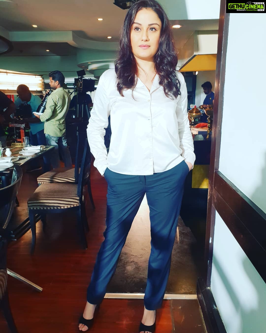Sonia Agarwal Instagram - #soniaagarwal #workmode #luvmywork #shooting #lights #camera #action #Malayalam #adukkalayilpaniyundu