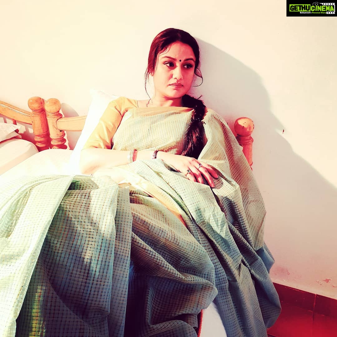 Sonia Agarwal Instagram - Wow!!! Watte nice experience to shoot wid one of my most fav directors..will annouce soon...luvinnn it 💖 #hushhushshoot #tamil #soniaagarwal #experience #movimaking #nightshoot #workhard #love