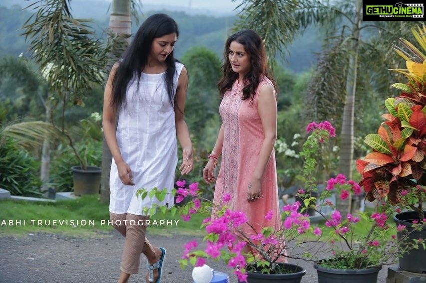 Sonia Agarwal Instagram - That was an amazing experience shooting with my dearest friend @vimraman ❤️#grandma #tamil # horror #thriller #comingsoon