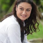 Sonia Agarwal Instagram – Grandmaa shoot time 

@soniaaggarwal1 
@mr_yogesh__official____