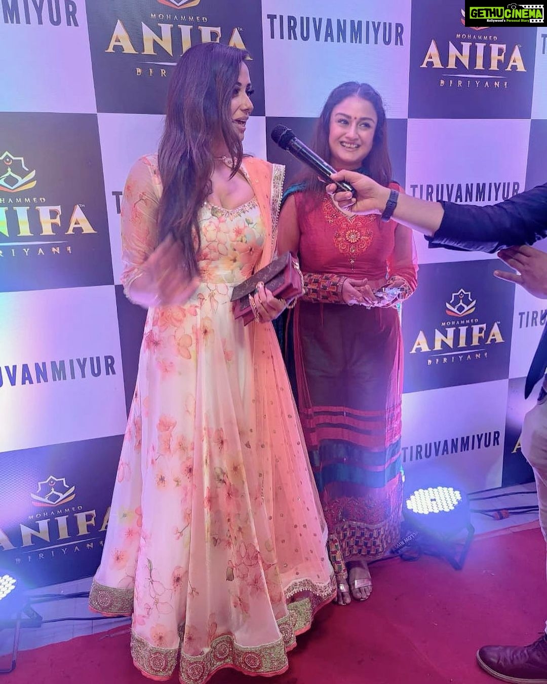 Sonia Agarwal Instagram - All the best @anifa_biriyani .. Now opened in Adyar❤️ @riazkahmed.pro @actresssanjana #chennai #anifabiryani #bestbiryani #musttry