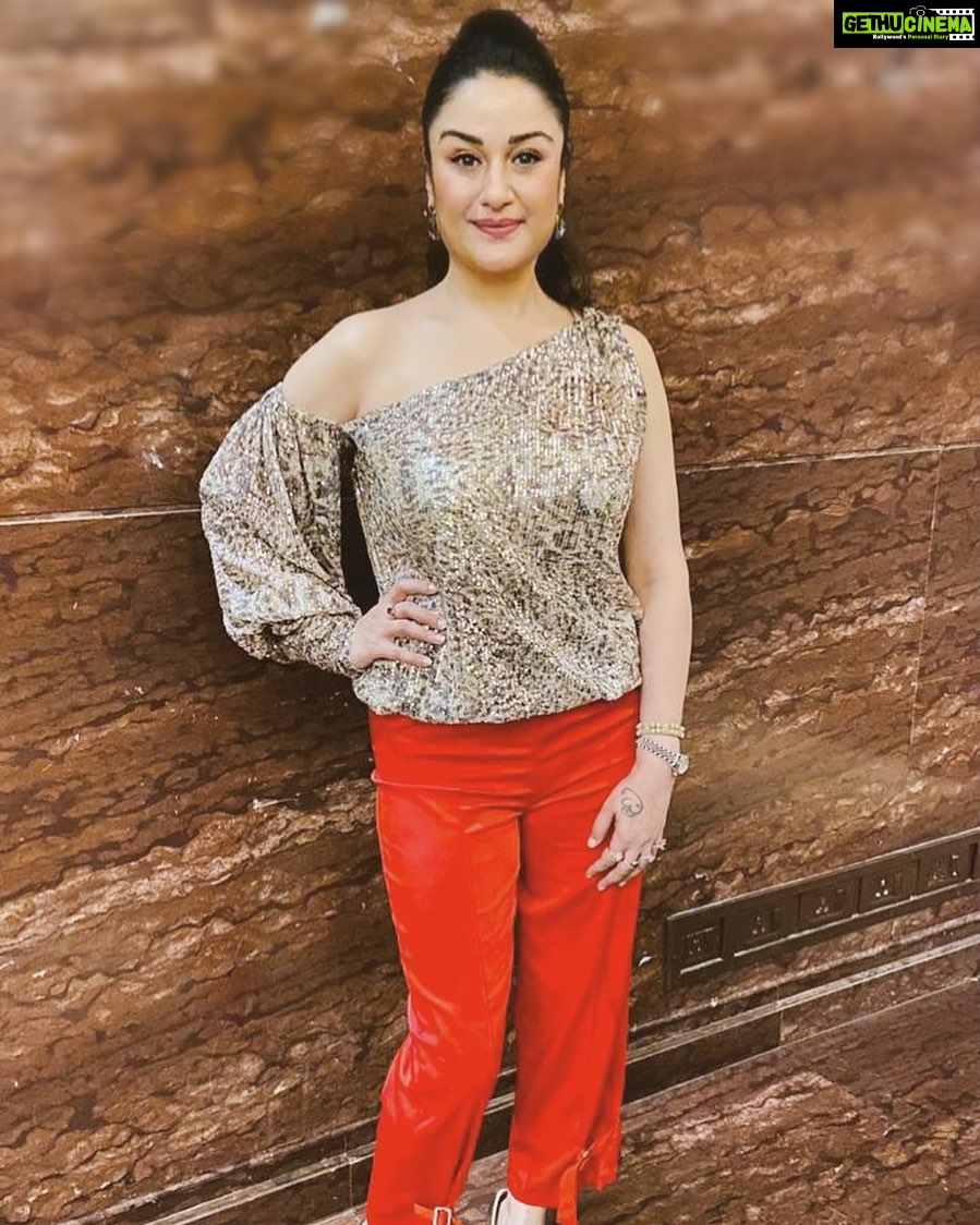 Sonia Agarwal Instagram - Thank u @sidneysladen for this lovely outfit..luvd wearing it ❤️