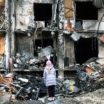 Sonia Mann Instagram - A child looks up at what’s left of an apartment block in Kyiv,Ukrainie. As conflict escalates across the country, so do the needs of children. Please help them to save water, healthcare and psychological support. #ukraine #help #students #children #babies #animals #humanity vrputin