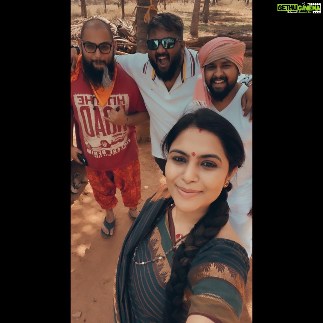 Sonu Gowda Instagram - My first Kannada album song with alok, as you guys know he always comes up with different themes and something apt, this video is for the farmers.. though it’s a proud moment song, I felt emotional don’t know why.. album releasing tomorrow.. 24.02.2022.. #farmersong #supportfarmers #agriculture #agricultureworldwide