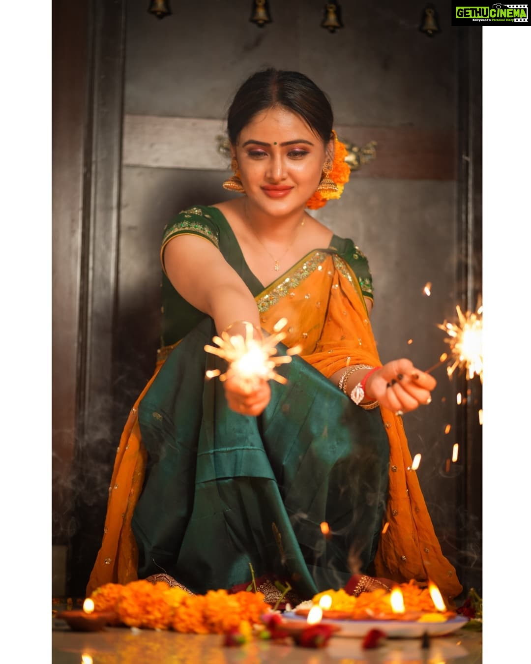 Sony Charishta Instagram - #Happy Diwali everyone #❤❤❤❤❤. . . . .. . . . . . . . . . .. . . . . . . . . @sagarphotography_ #sonycharishta #sonycharishtafanc #festival photography #feelitreelit #festival #viral #vibe #teluguactress #traditional #trending #tamilactress #keralagallery #bangali #beautiful #grammar #diwali #diwalioutfit #southindianfashion #explorepage #explore #explorepage✨
