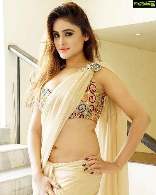 Sony Charishta Instagram - #๐ . . . #reels#reelsinstagram#sonycharishta#selebgram #saree#sexynavel #quotestagram #qeen #sareelove #sareedraping #sareeindia #southactress#actress#hotmodel#topmodel#modeling.@indian_sareedivas