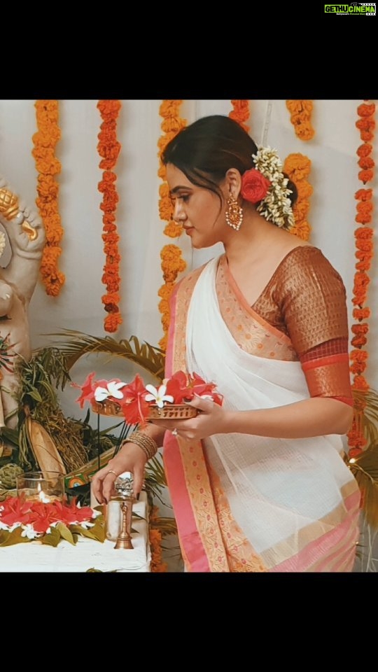 Sony Charishta Instagram - om shrimp ganeshaya namah🌹🙏🌸🌠. . . . . . . . #reels #genesha #traditional #traditionalwear #sonycharishta #festival #festivewear #trendingreels #viral #vibe #love #prayers #devotional
