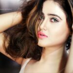 Sony Charishta Instagram - #😊🤗. .. .. . . . . #reels #reelsinstagram #,love #sonycharishta #reelkarofeelkaro #instagramreels #hotmodel #actress #sexyactresses #beutiful #modeling #fashionedit #fashionlabel #tollywoodactress #tollywood #telugu #workout #hotonbeauty @actressgrammm #sexystyle