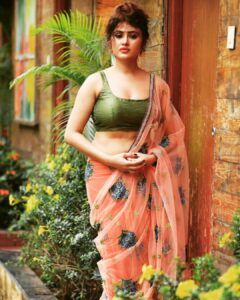 Sony Charishta Instagram - #😊🤗 🌸🌸🌸💞. . . . . .. . . . . ..#reels #loveyourself #naturallight #naturephotography #blogger #sonycharishta #fashionstyle #face #fastion #instagood #instra #fashtionblogger #designerwear #design #blogger #beauty #bodypositive #explore #sareelove #saree #tbt #traditional #sareedraping #sareefashion