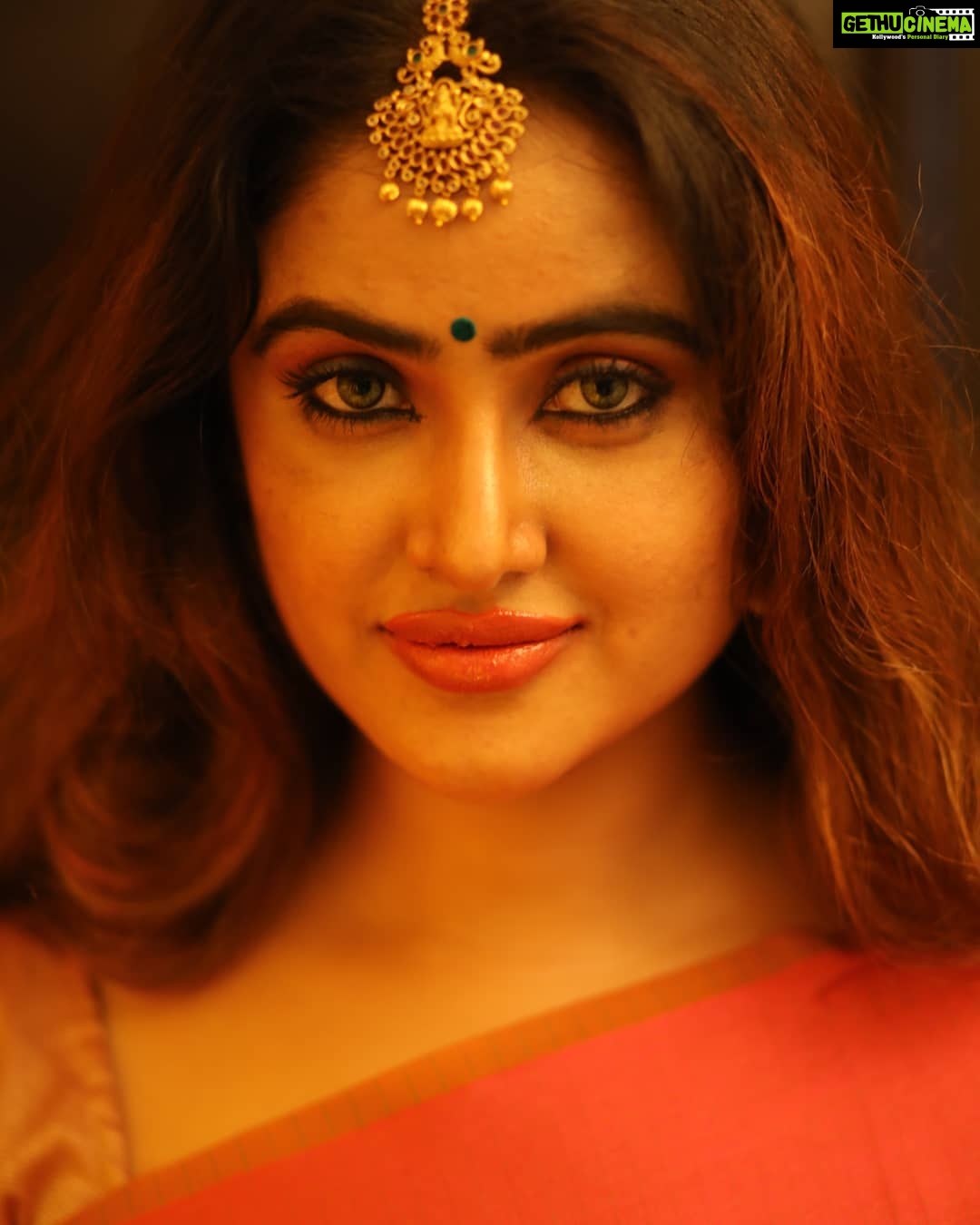 Sony Charishta Instagram - #happyonam π»π»πΌπΌπΉπΉπ·π·ββπΊπΊπ»π»π». . #reelsinstagram #southindianactress #sonycharishta #telugu #tamil #tollywood #kollywoodactor #bollywoodfashion #naturallight #naturalbeauty