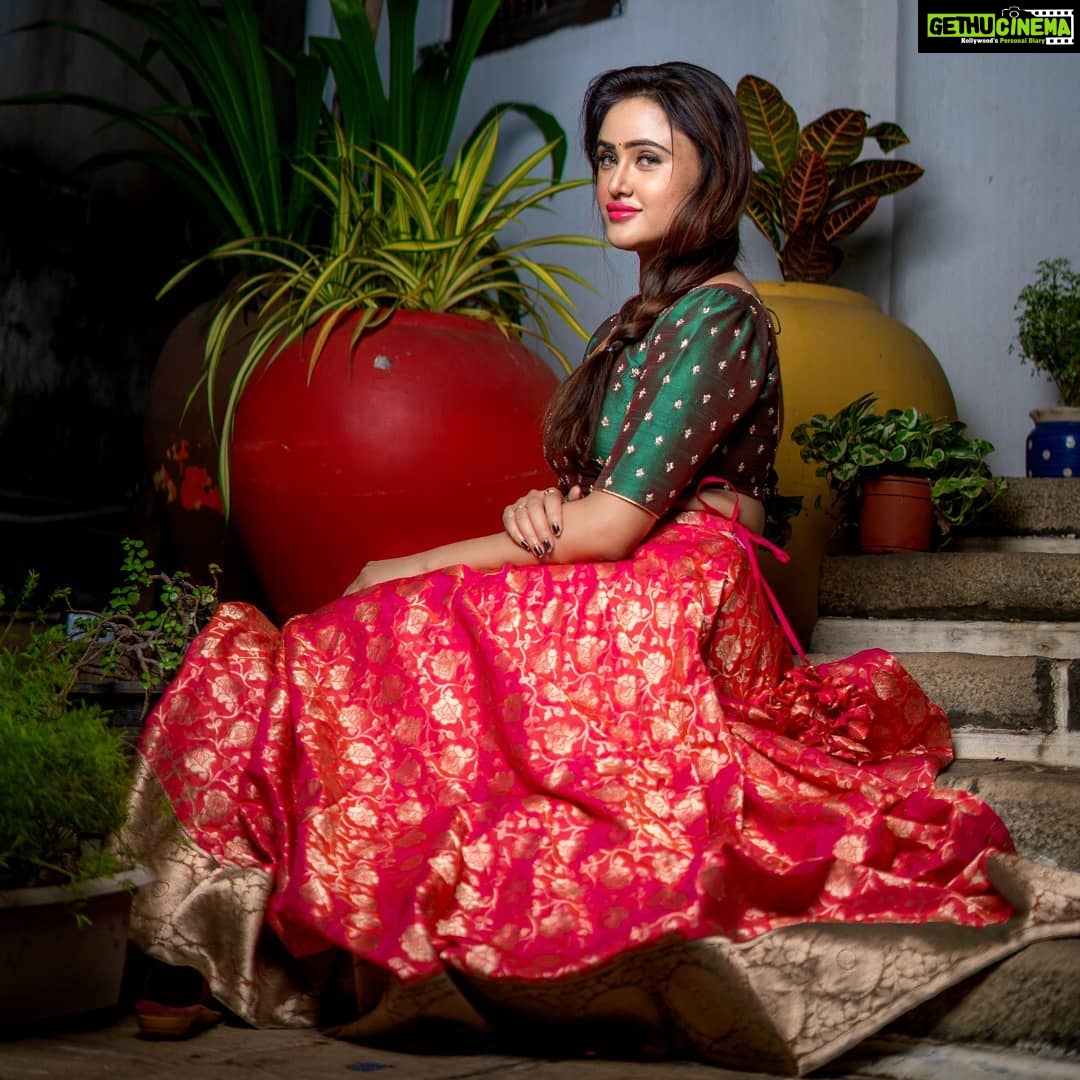 Sony Charishta Instagram - #😊🤗. . . . .#reels #reelsinstagram #sonycharishta #nofilters #love #traditionalwear #tollywoodactress #telugu #tamilactress #tamil #kollywoodactress #traditionalwear😍 #green #bloggerstyle #southactress #indiapictures