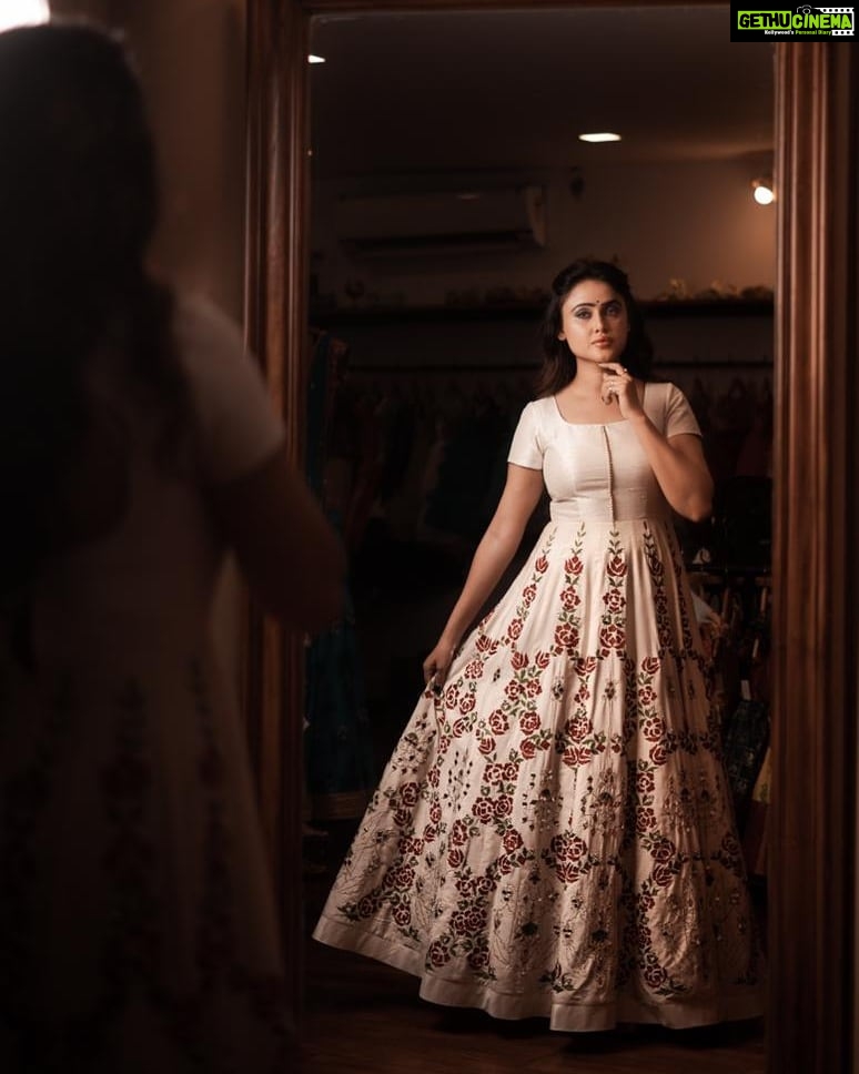 Sony Charishta Instagram - #ππ€. . . .. . @tejasaladhi #reels #reelsinstagram #instatag #sonycharishta #love #tollywood #traditional #whitedress #draw #bestphoto #photoofday #fashionstyle #fashiongoals #styleblogger #styleinspiration #queen #breathe #loveyourself