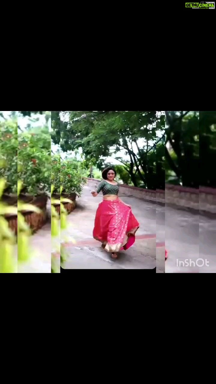 Sony Charishta Instagram - #😊🤗. . . . . . .#reels #reelsinstagram#indowestern #indianwear #fashionlover #nofilters #love #telugureels #telugusongs #theme #fashiondesigner #cuties #blogger #beauty