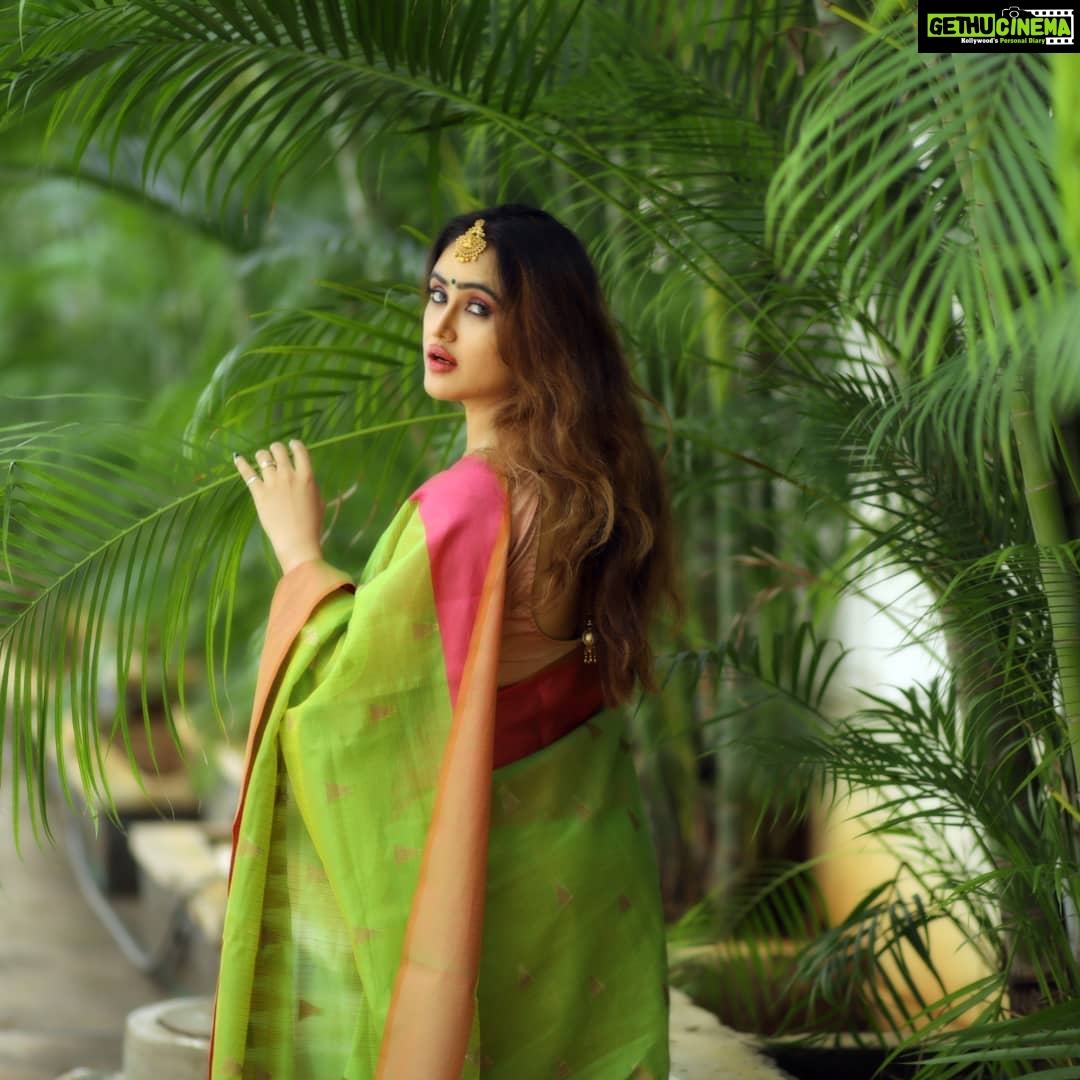 Sony Charishta Instagram - #ππ€... . . . . .#fashionlabel #fashionlover #lookoftheday #lifestyleblogger #nofilter #love #sonycharishta #bodypositive #army #breathe #sareeblousedesigns #greenslime #greenbeauty #photography #instalove #beautyofnature #naturalbeauty #desingerwear #freestyle #tollywoodactress #telugu #tamilactress #tamily #kollywood #kannda #keralagallery