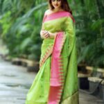 Sony Charishta Instagram - #😊🤗 . . .. . . .. . . . . #reels #reelsinstagram #sonycharishta #loveyourself #breathe #flowerphotography #art #sareelove #sareeindia #insfollow #love #topmodel #tollywoodactress #tamilactress #tamil #fashionedit #kerala #sandalwood #face #sareeaddict #makeuplooks #instagood #womensfashion #fastionblogger