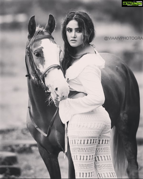 Sony Charishta Instagram - #😊🤗🖤🖤🖤🖤 . . . .#reels #reelsinstagram #sonycharishta #nofilters #love #tollywoodactress #telugu #best #amzing #blogger #drawing #pictureoftheday