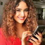 Sony Charishta Instagram – #😊😊😊🤗 #smile be happy…………………………….#spreadpositivity #smile #reels #love #reelsinstagram #intragram #reelitfeelit #instagood #sonycharishta #tollywoodactress #kollywoodactor #teluguactress #telugu #tamil #smilesmilesmile #moresmiles #bestmodels #bestsmileever #actores #sexystyle #curlyhairstyles #cuties #cutest #smiledesign