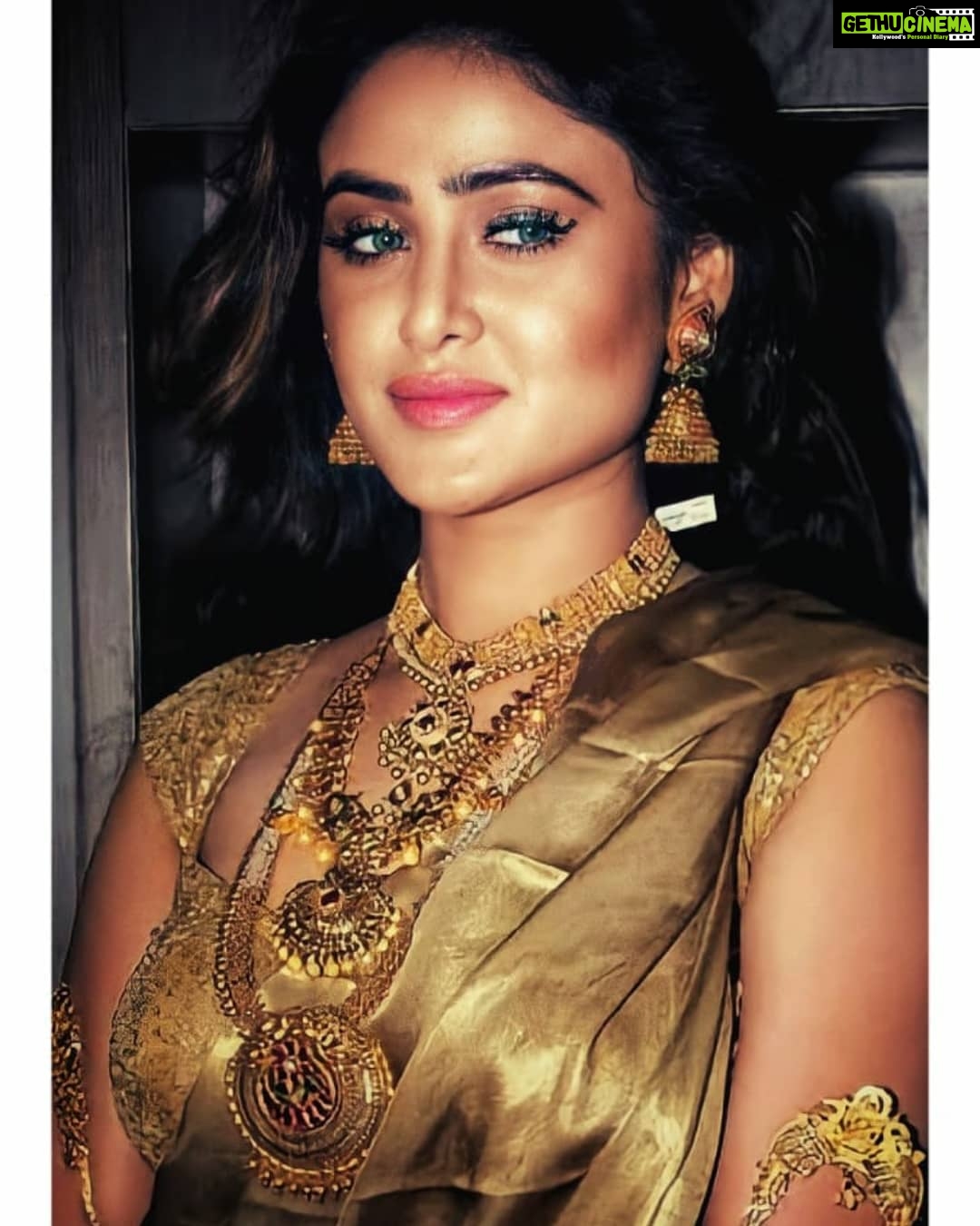 Sony Charishta Instagram - #😊🤗 #fashionblog #saree #jewelrylovers #jewellery #jewelrydesigner #jewels #goldjewellery#sareeblousedesigns #sareeindia #southactress #sonycharishta#sareeindia #instalike #reels #reelsinstagram #reelitfeelit #repost #traditionalwear😍 #traditionalsaree #topmodel #sareelove #sonycharishta #sech #sonycharishtafanc #actress #tamilactress #chennai #keralagram #keralajewellery #brows #makup