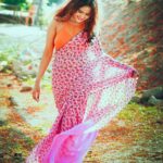 Sony Charishta Instagram – #😊🤗 
#fashiondaily #lifestyleblogger #sareefashion #saree😍 #intagramreels #reelsindia #reelitfeelit #sonycharishta #reels #silksarees #southindianfashion #indianactress #instaindia #instatag #bollywoodfashion