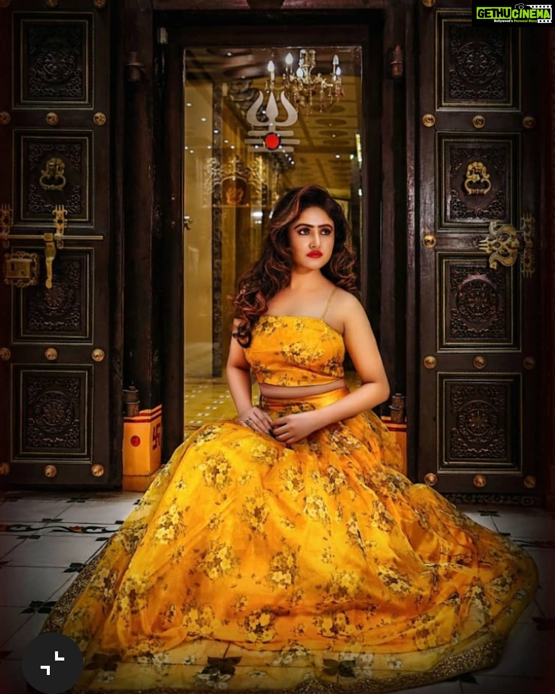 Sony Charishta Instagram - #💛💛💛 #designerwear #design #fashionedit #fashionlabel #nature #nofilterneeded #topmodel #naturalbeauty #naturephotography #blogger #sandalwoodadda #sareesofinstagram #sandalwoodqueen #arms #traditional #templejewellery #traditionalwear😍 #sonycharishta #sareeblouse #slimes
