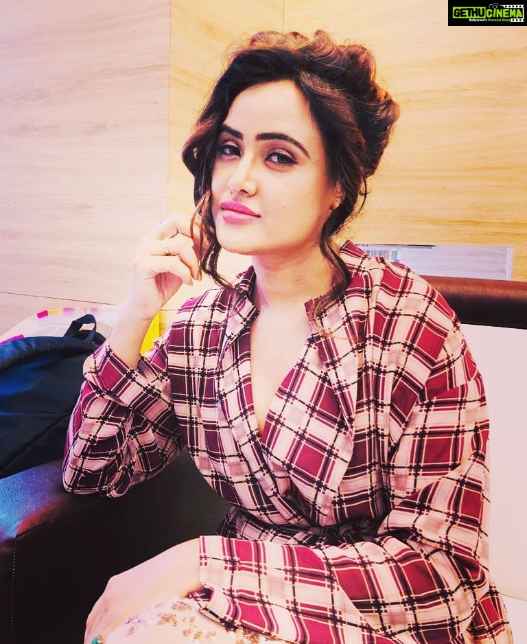 Sony Charishta Instagram - #😊🤗 #tamilactress #telugu #intragram #reels #instastyleblogger #fashionedit #photoofday #fashionstyle #fashiongoals #shoot #fashionlabel #face #fashionlover #chocolate #chennai #desingerwear #bollywoodfashion #