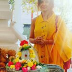 Sony Charishta Instagram - #happy maha shivrati to all🙏🙏💐💐💐#haraharamahadev #omnamahshivaya #devotional #om #teluguactress #tamilactress #kannda @sandalwood.adda @sandalwoodactorss @indianactresses_ #pray #prayers #traditional #chudidar #yellow