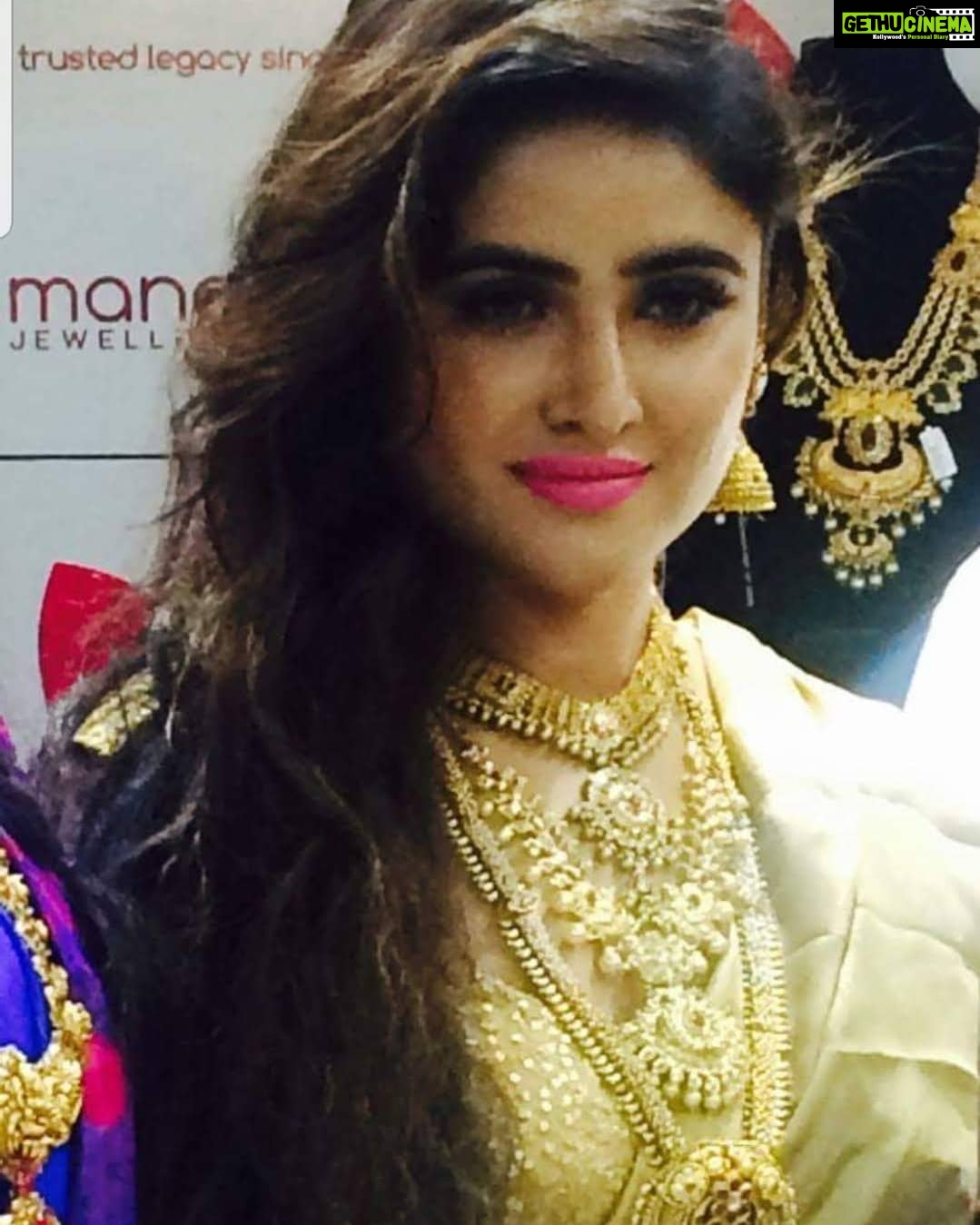 Sony Charishta Instagram - #💛💛 #sareelove #traditional #jewellerycollection #jwellerydesign #j #jewellery #goldjewellery #instamood #intragram #instra #beutiful #beutifulgirls #makeup #eyemakeup #eyes #traditionalwear😍 #fashionstyle #fashionblogger