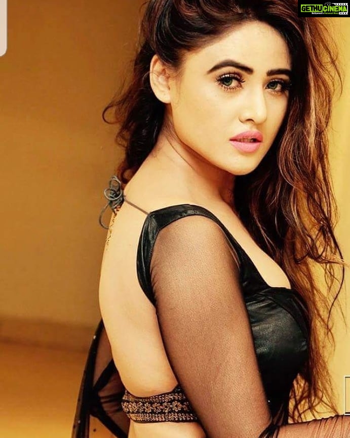 Sony Charishta Instagram - #🖤🖤 #traditional #saree #sareelove #beutiful #blackdress #desingerwear #desingerblouses #selflove #sexyactresses #beutiful #modeling #model ##intragram #sonyphotography #fashionlover #lipgloss #kollywoodactress