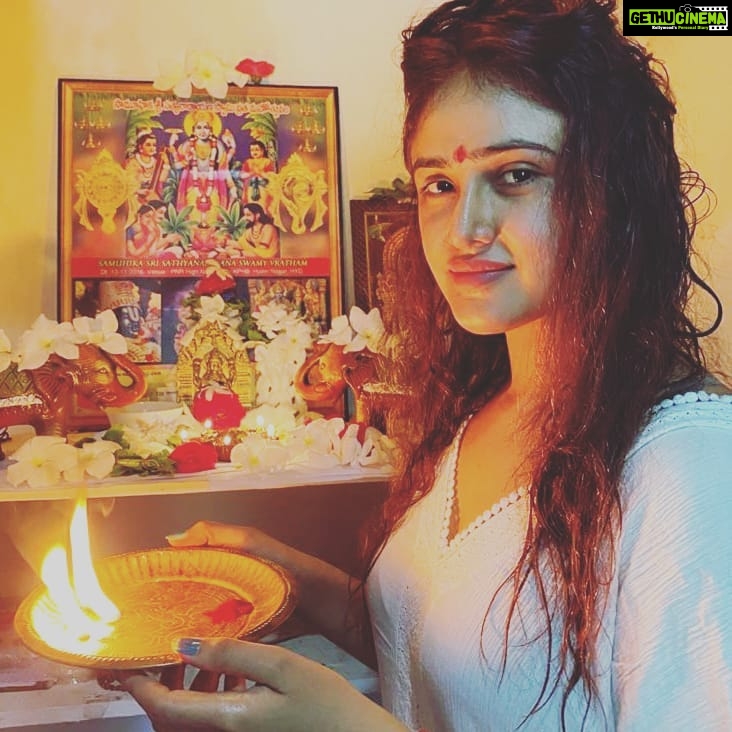 Sony Charishta Instagram - #happyvaramahalakshmiπ#πππππππππππππ......#tollywoodactress #kollywoodactress #telugu #tamil#kannada