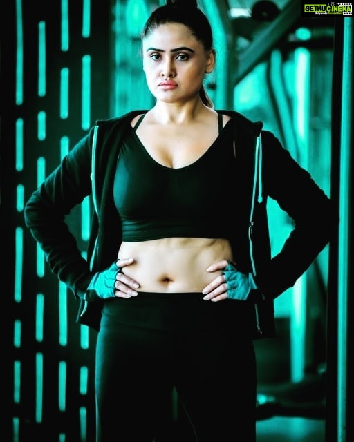 Sony Charishta Instagram - Don't wish for it, work for it."#🖤🖤🖤 . . . . . . . . . . . . . . . . . . . . . @magantisairam #spreadpositivity #sonycharishta #sonycharishtafanc #indianactress #greenbeauty #photography #explorepage✨ #navelqueenofinsta #navelqueen #love #bestnavel #motivationalquotes #gymmotivation #gymgirl #gymlife #hotonbeauty #hotestgirl #blogger #sexybody #glam #glamworld #bloggerstyle #southactress #actress #tamilglamour #gorgeous #sexyactresses #workoutfit #workoutmotivation