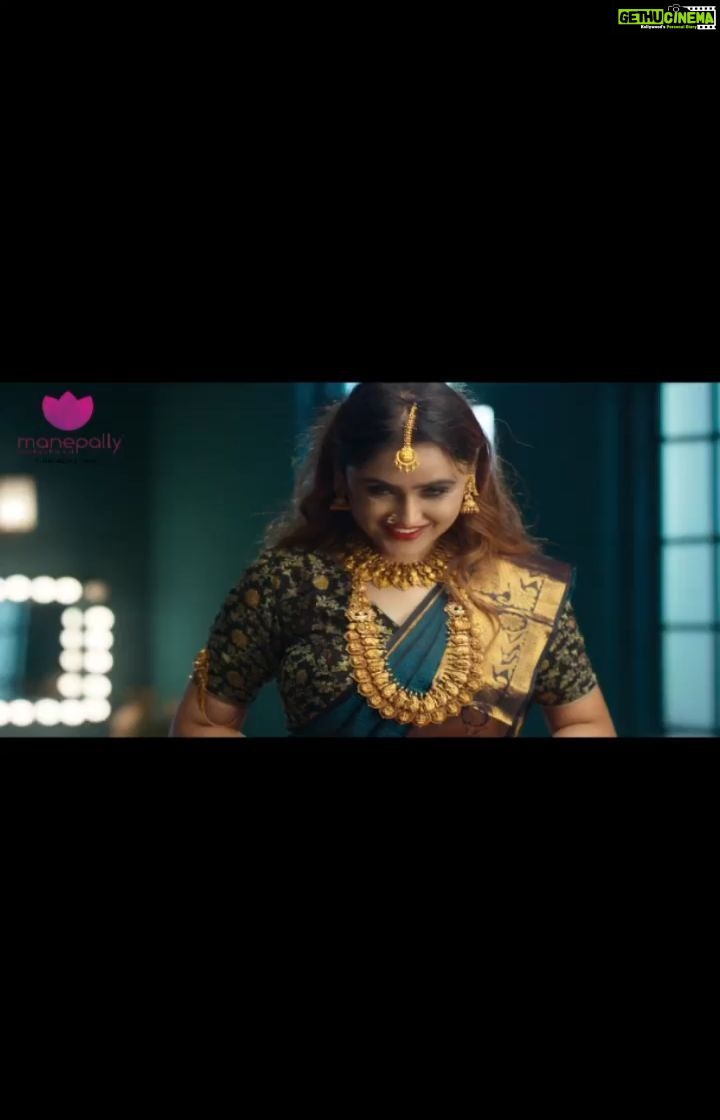 Sony Charishta Instagram - ##🎆🎆🎆🎆🎆🎆🎆🎆🎆🎆🎆🎆✨✨✨✨ @manepallyjewellers_ . . . . . . @rajeshslnhyd @dopvenkat .#manapallijwells #sonycharishta #traditionalwear #templejewellery#indianwedding #reels #reelitfeelit❤️❤️ #reelkarofeelkaro #tamilheroine #teluguactress #telugu #keralagram #jwellerydesign #explorepage✨ #elegantdress #elegantjewellery♥️ #jewellery #lovejewelry