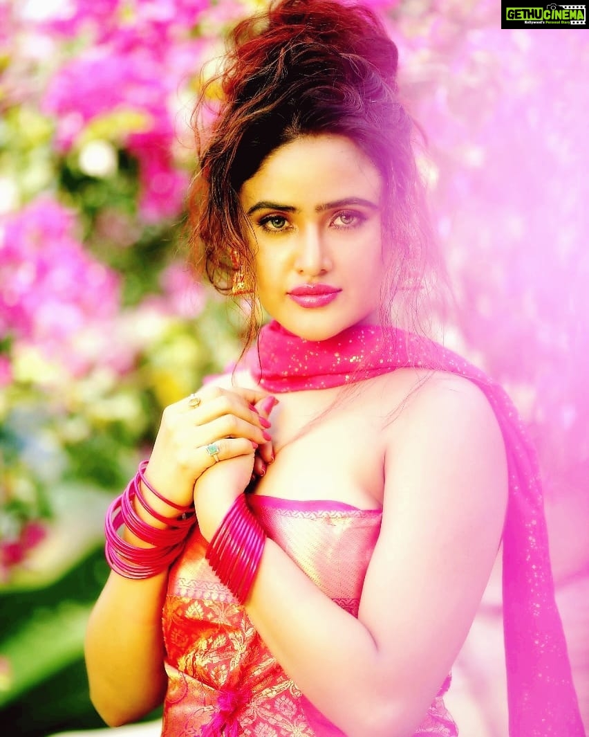 Sony Charishta Instagram - #π . . . . . . . . . . . . . . . . . . . . #traditional #sliksaree #telugureels #reels #reelsinstagram #cuties #bangali #marati #gujarati saree #sareelove #traditionalwear #face #naturallight #naturephotography #blogger #grammar #picoftheday #selflove #kollywoodactress #sonycharishta #sonycharishtafanc India