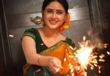 Sony Charishta Instagram - #Happy Diwali everyone #❤❤❤❤❤. . . . .. . . . . . . . . . .. . . . . . . . . @sagarphotography_ #sonycharishta #sonycharishtafanc #festival photography #feelitreelit #festival #viral #vibe #teluguactress #traditional #trending #tamilactress #keralagallery #bangali #beautiful #grammar #diwali #diwalioutfit #southindianfashion #explorepage #explore #explorepage✨