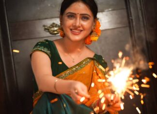 Sony Charishta Instagram - #Happy Diwali everyone #❤❤❤❤❤. . . . .. . . . . . . . . . .. . . . . . . . . @sagarphotography_ #sonycharishta #sonycharishtafanc #festival photography #feelitreelit #festival #viral #vibe #teluguactress #traditional #trending #tamilactress #keralagallery #bangali #beautiful #grammar #diwali #diwalioutfit #southindianfashion #explorepage #explore #explorepage✨