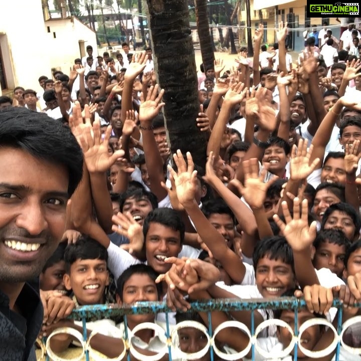 Soori Instagram - பத்தாம் வகுப்பு தேர்வுகளில் தேர்ச்சி பெற்ற அனைத்து மாணவ மாணவிகளுக்கும் எனது மனமார்ந்த வாழ்த்துகள்! தேர்வில் தேர்ச்சி பெறாத மாணவர்கள் வருந்த வேண்டாம். மதிப்பெண்கள் மட்டுமே முடிவல்ல👍👍