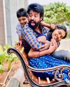 Soori Instagram - என் அன்பு மகள் வெண்ணிலாவுக்கு இனிய பிறந்தநாள் நல்வாழ்த்துக்கள்🎂❤️💐