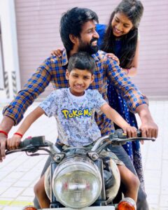 Soori Instagram - என் அன்பு மகள் வெண்ணிலாவுக்கு இனிய பிறந்தநாள் நல்வாழ்த்துக்கள்🎂❤️💐
