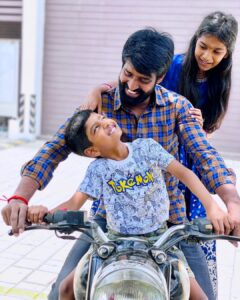 Soori Instagram - என் அன்பு மகள் வெண்ணிலாவுக்கு இனிய பிறந்தநாள் நல்வாழ்த்துக்கள்🎂❤️💐