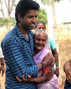 Soori Instagram - எங்கள பெத்த ஆத்தாக்களா, உங்களுக்குள் தான் எங்க எல்லாருடைய கோவிலும் சர்ச்சும் மசூதியும் இருக்கு.

இந்த மண்ணில் வாழும் சாமிகளுக்கு என் பாதம் தொட்ட வணக்கங்கள் 🙏

#அன்னையர்_தினம் நல்வாழ்த்துகள்
