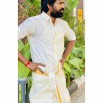 Soori Instagram - என்னதான் t shirt-u jeans nu போட்டாலும் வேட்டி சட்ட போட்டாலே தனி கெத்துதான்டா 😎😍🔥