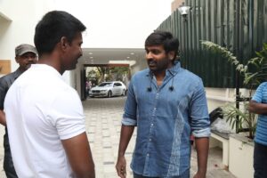 Soori Instagram - ஐயா இசையின் ராஜா #ilaiyaraaja , #vetrimaaran அண்ணன் மற்றும் மாமா @actorvijaysethupathi அவர்களுடன் இன்று எங்கள் படத்தின் பாடல் பதிவு துவங்கியது😊

என் வாழ்நாளில் மிகவும் முக்கியமான தருணம் ❤️ 🙏
