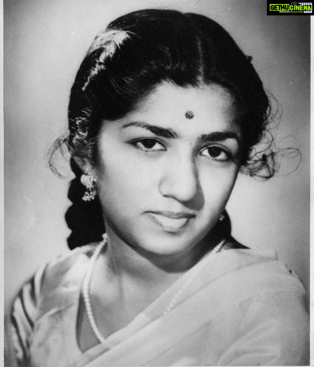 Sophie Choudry Instagram - Can’t find the words to express this sense of loss and grief. Meeting you was one of my most cherished moments. Rest in peace nightingale, for your voice will live on forever in every single heart. Aap Hindustan ki awaaz thi, hain aur hamesha rahengi. The greatest ever💔🙏🏼 #LataMangeshkar #nightingaleofindia #hindustankiawaaz