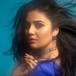 Sreemukhi Instagram - Going where the wind blows! ✨ Thank you Universe! I love you! ❤️ Outfit @navya.marouthu PC @chinthuu_klicks Make up @nookesh.malla Hair - Mahesh #sreemukhi