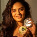 Sreemukhi Instagram – Simple yet elegant & effective skin care companion is my aloevera gel from @vilvah_ 
Clears pimples, acne , moisturiser & acts as a diy hair pack too..
Do check them out !!
#sreemukhi #vilvah #skincare