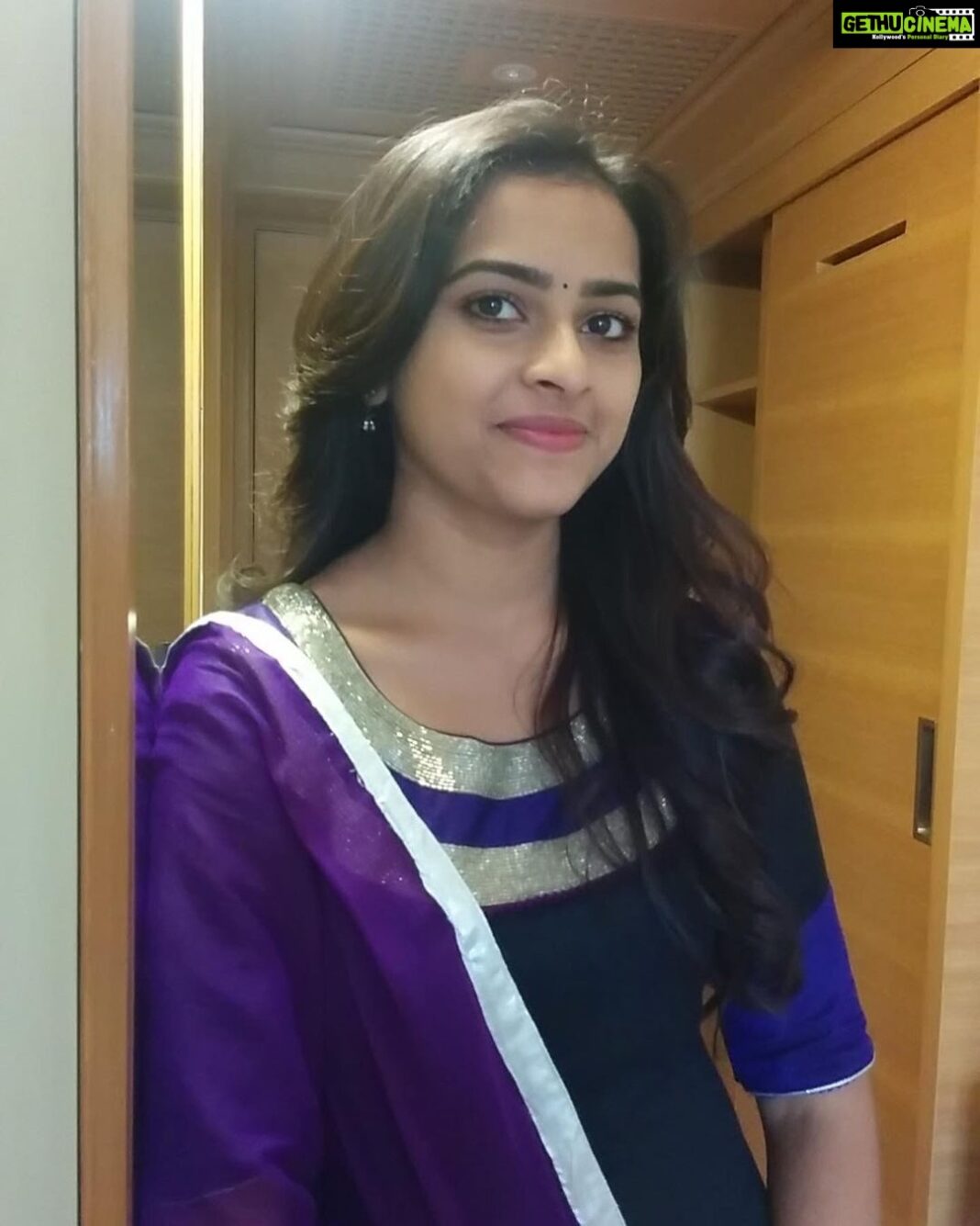 Sri Divya Instagram - When u want to annoy the person behind the camera - don’t give a proper pose 😝😄 Don’t you agree? @sri_ramya555 😂 #throwback #stayhomestaysafe