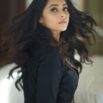 Sri Divya Instagram - Life is short ,make every hair flip count! 😎😄 PC- @camerasenthil